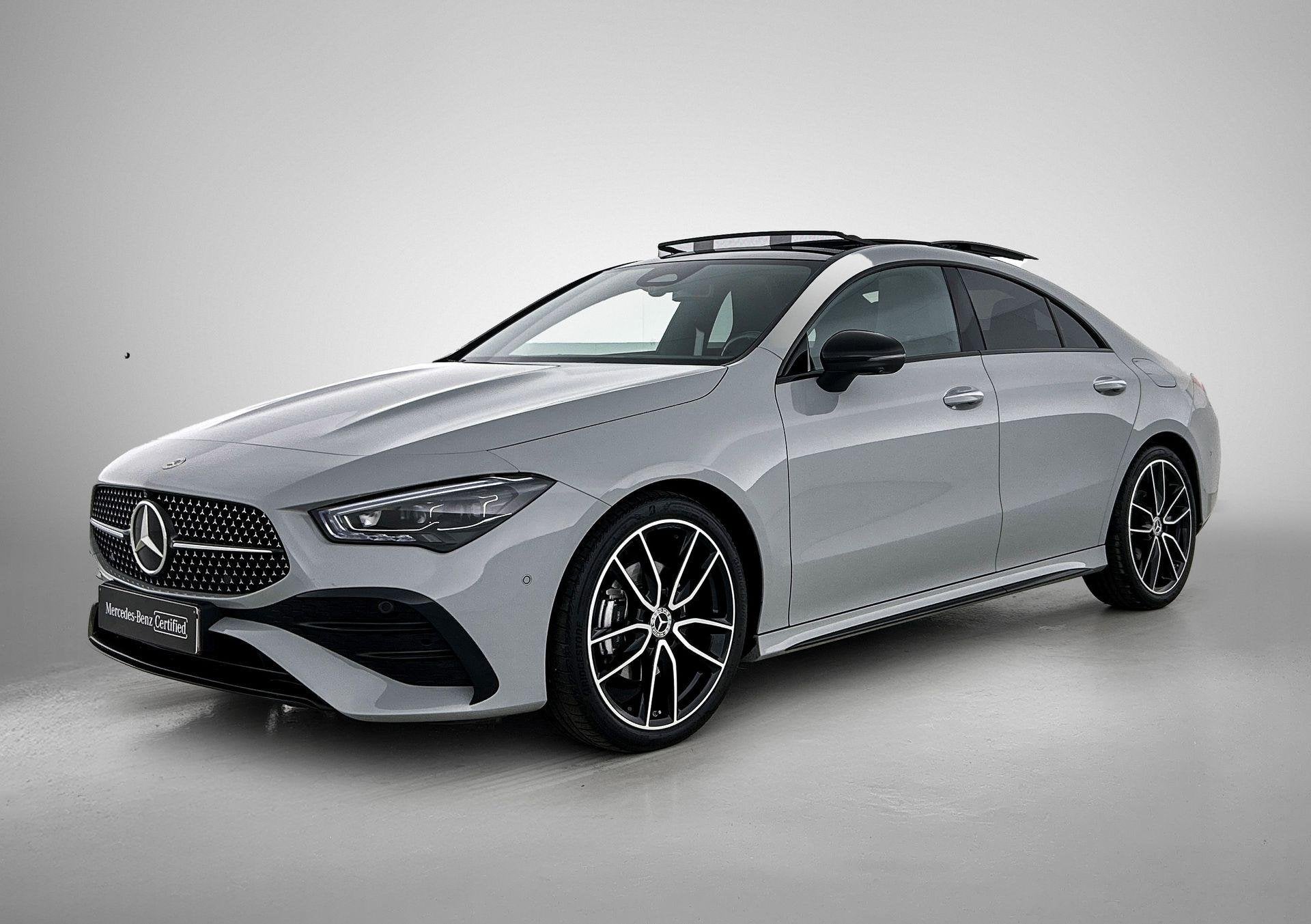 Mercedes-Benz CLA-Klasse 180 Coupé AMG Line | Panoramisch D, Stof, Gebruikt, 4 cilinders, Bedrijf