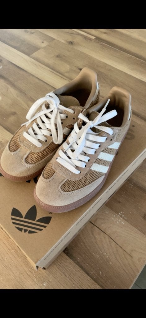 Adidas Samba, Autre, Beige, Ophalen of Verzenden, Zo goed als nieuw