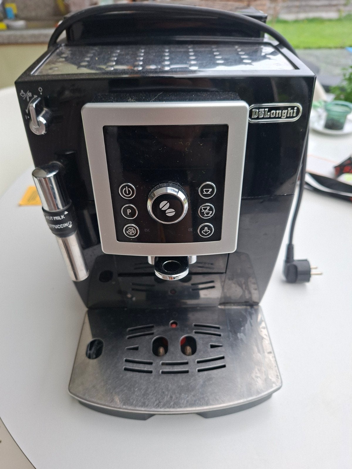 expresso Delonghi, Electroménager, Machine à espresso, Réservoir d'eau amovible, 2 à 4 tasses, Café moulu