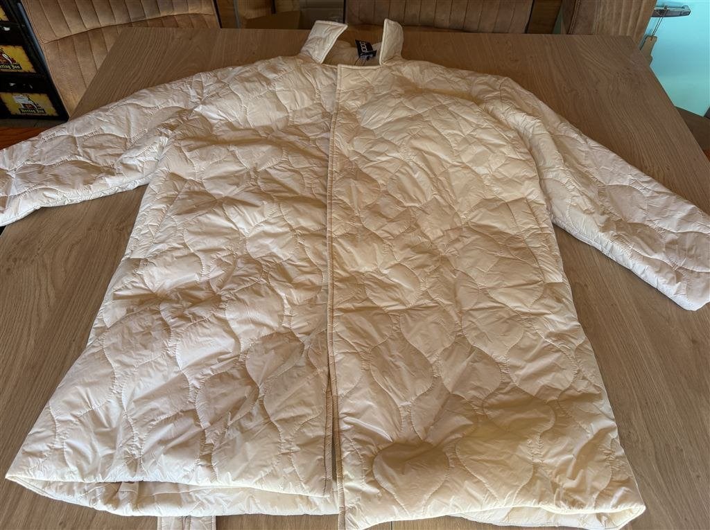 Boohoo Cream Quilted Oversized Puffer Coat met Riem - Maat 4, Kleding | Dames, Ophalen of Verzenden, Zo goed als nieuw, Maat 42/44 (L)