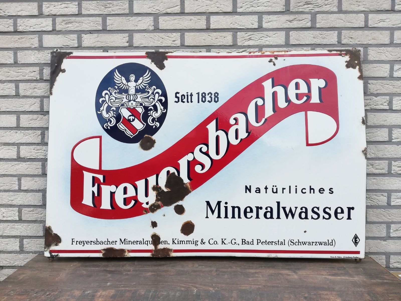 Groot emaille bord Freyersbacher mineraalwater, Enlèvement