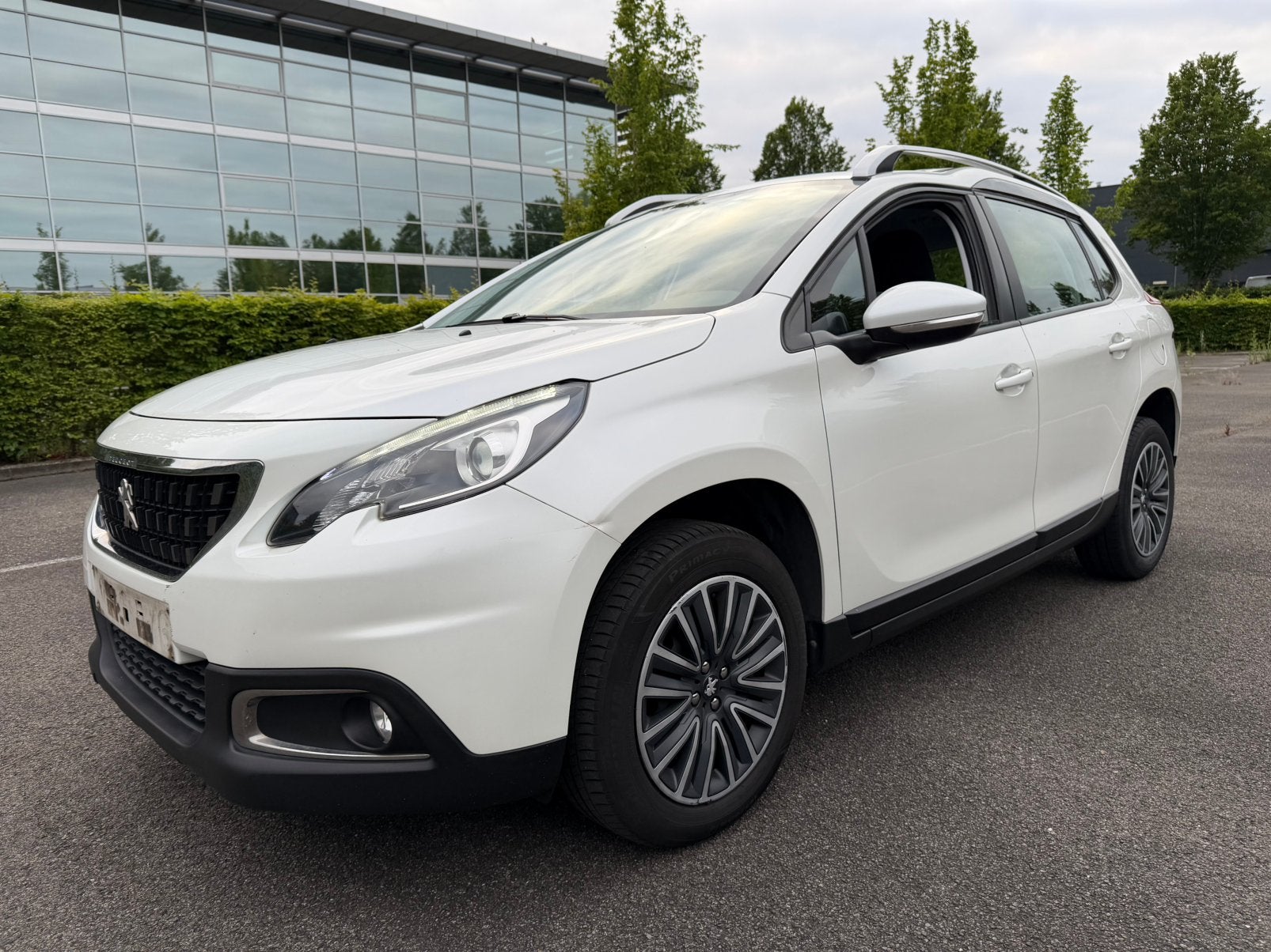 Peugeot 2008 / 1.2 Benzine Euro 6 / Automaat / 94.000 km, Auto's, Peugeot, Automaat, Stof, Wit, Bedrijf