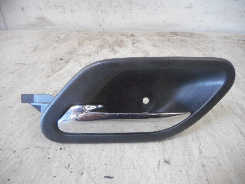 PORTIERGREEP BINNEN LINKS VOOR BMW 5 serie (E39) (812513), Gebruikt, Voor, BMW, Petuelring 130
80809  München, DE