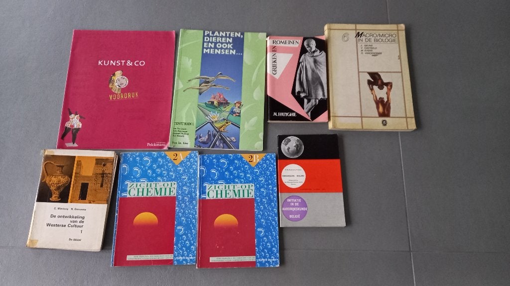 8 studieboeken chemie, aardrijkskunde, biologie, kunst, Ophalen of Verzenden, Gelezen