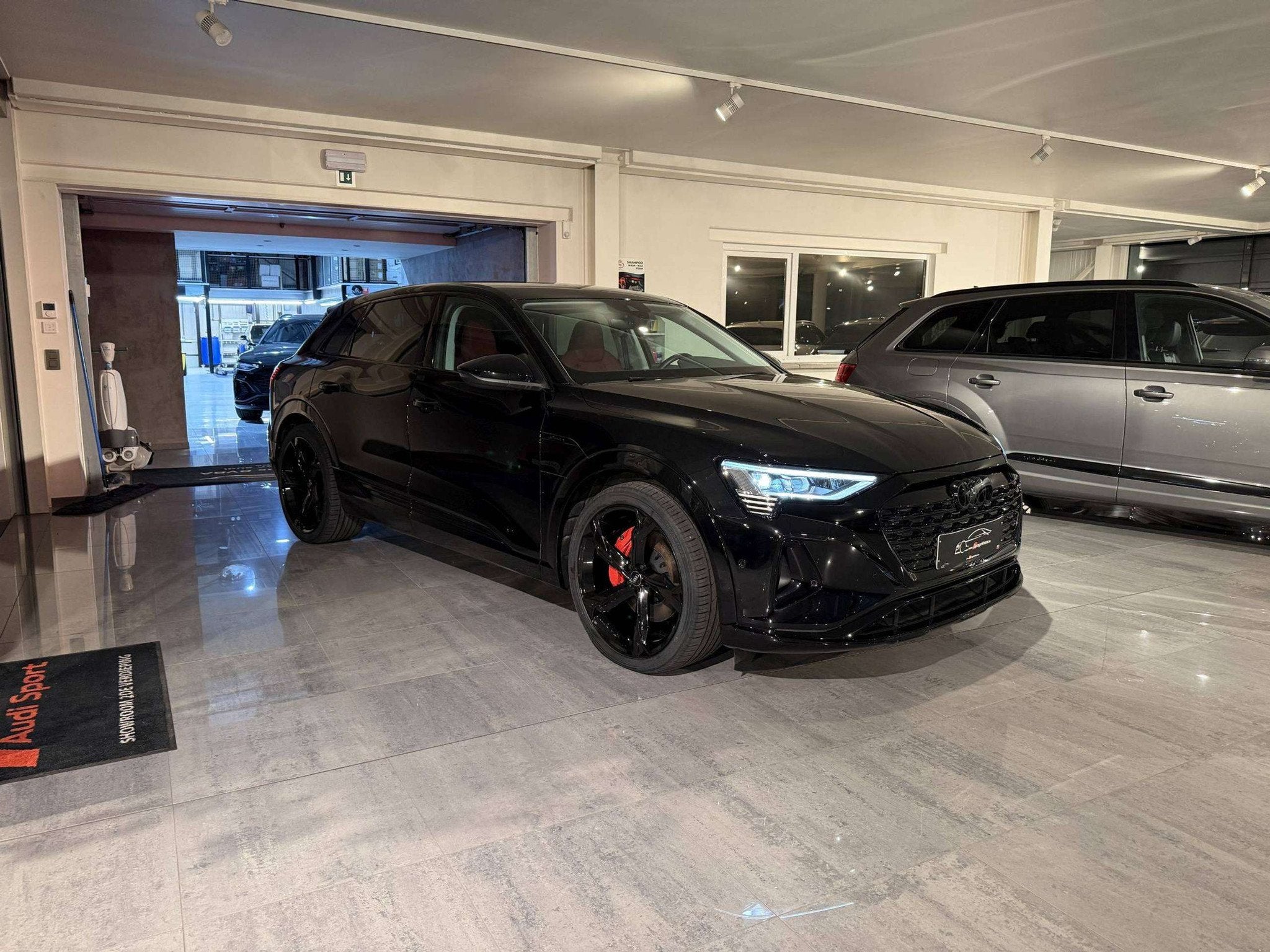Audi Q8 e-tron 340PK QUATTRO * RS ZETELS * CAR PLAY * LED *, Auto's, Automaat, 479 km, Gebruikt, 340 pk