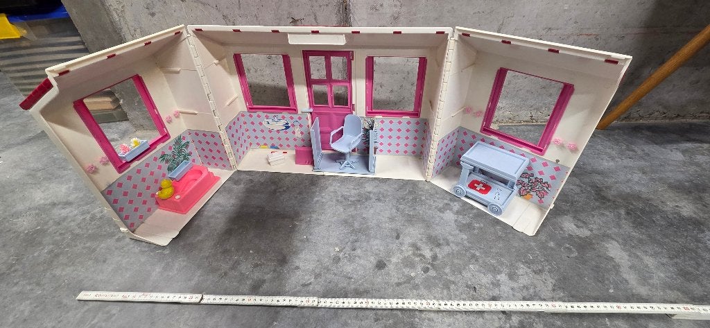 Draagbaar uitklapbaar poppenhuis met meubels, Ophalen, Gebruikt