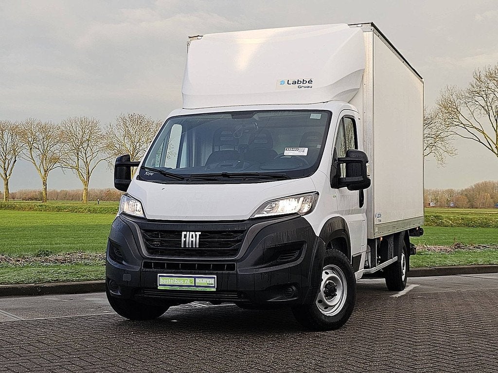 Fiat Ducato 35 2.2 MultiJet - Bakwagen Laadklep (bj 2022), Auto's, Bestelwagens en Lichte vracht, Voorwielaandrijving, Gebruikt