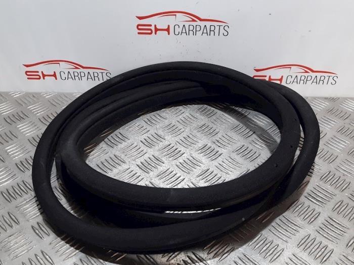 Portierrubber 4Deurs links-voor van een Mercedes C-Klasse, Gebruikt, -, Ophalen of Verzenden, -