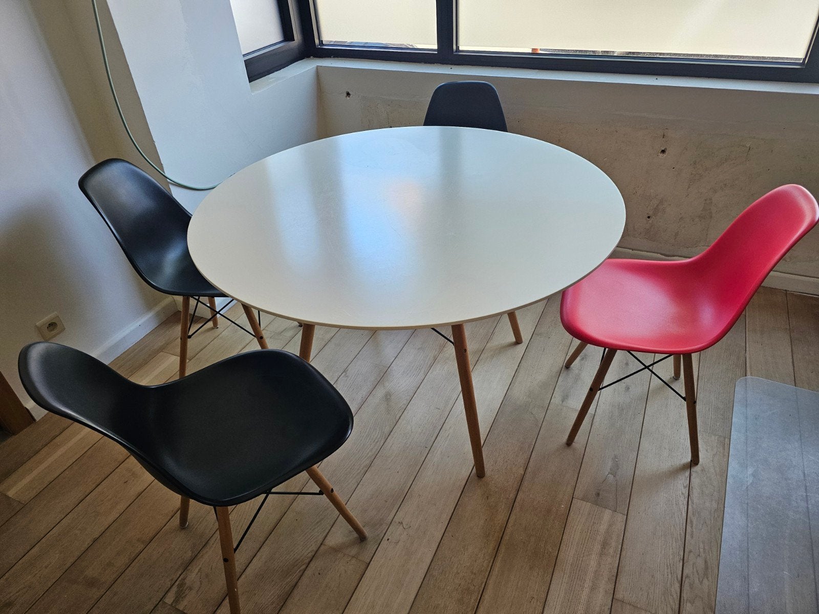 set tafel met 4 stoelen, Huis en Inrichting, Tafels | Eettafels, Ophalen, Rond, Zo goed als nieuw, 100 tot 150 cm