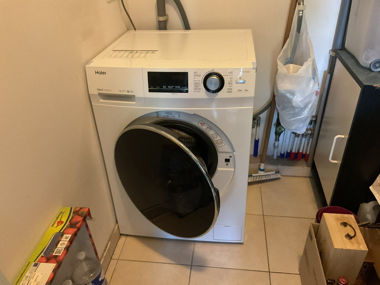 Lave-linge hublot Haier HW80-B14636N en très bon état, 1200 à 1600 tours, 6 à 8 kg, 85 à 90 cm, Chargeur frontal