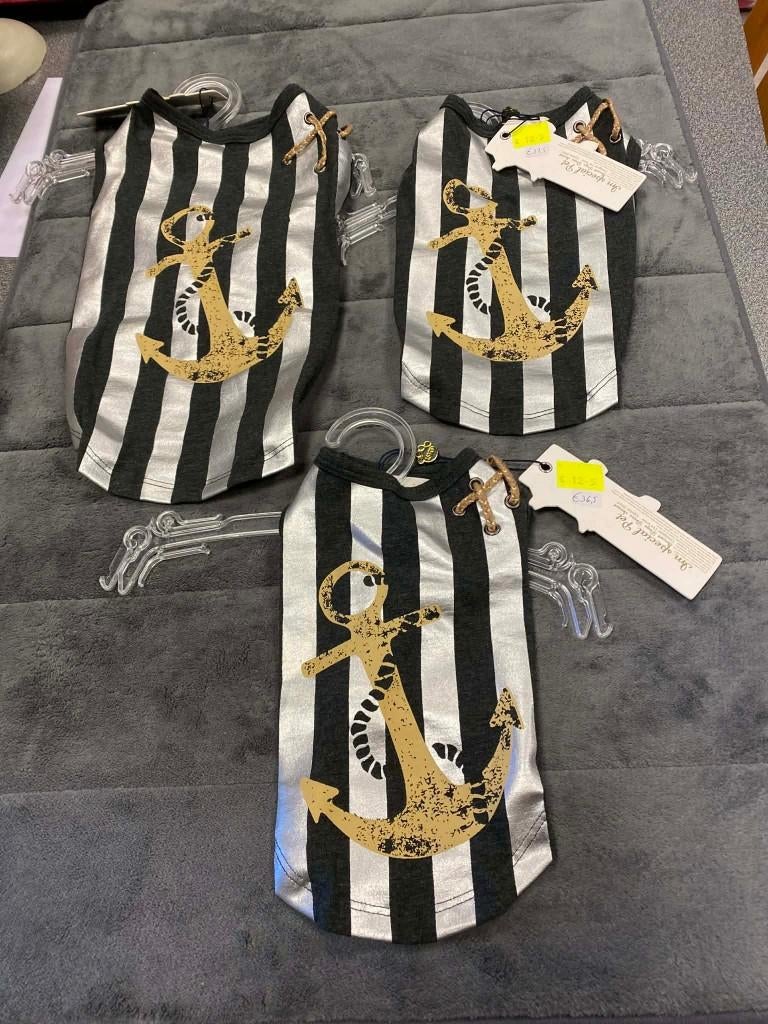 Leuke shirtjes van I.S.PETS aan outletprijs, Dieren en Toebehoren, Hondenkleding, Ophalen of Verzenden, Nieuw, Hondenshirt