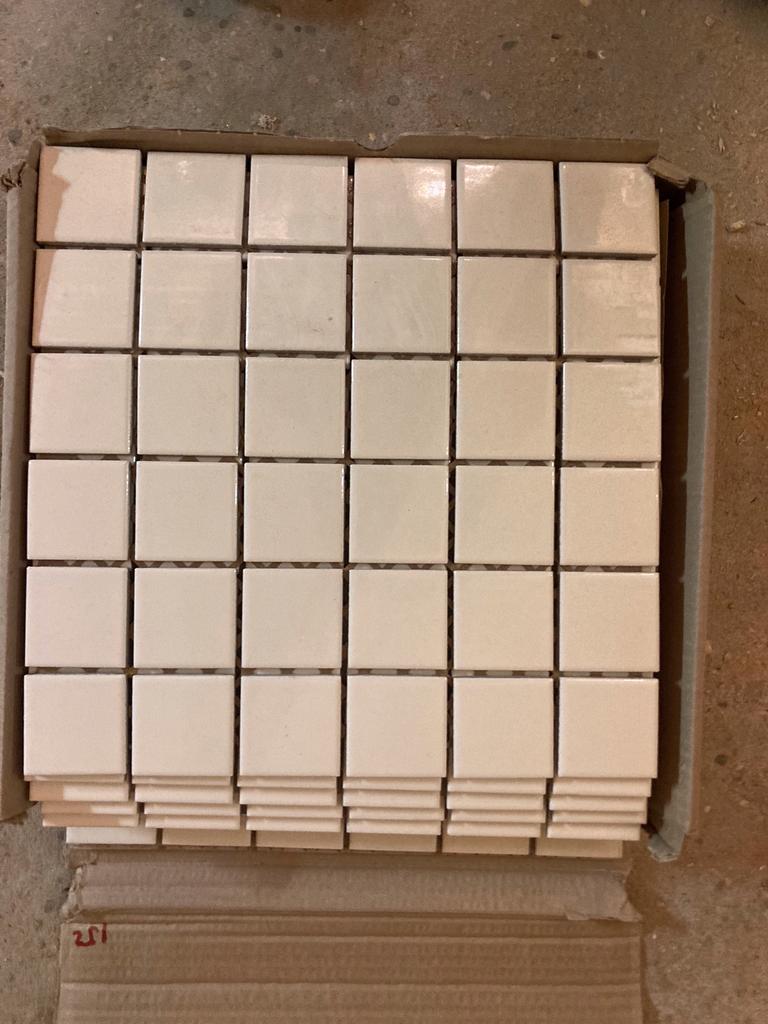 Glanzende porseleinen tegels, beige, 5x5cm, Doe-het-zelf en Bouw, Tegels, Ophalen, Overige materialen, Wandtegels, 5 tot 10 m²
