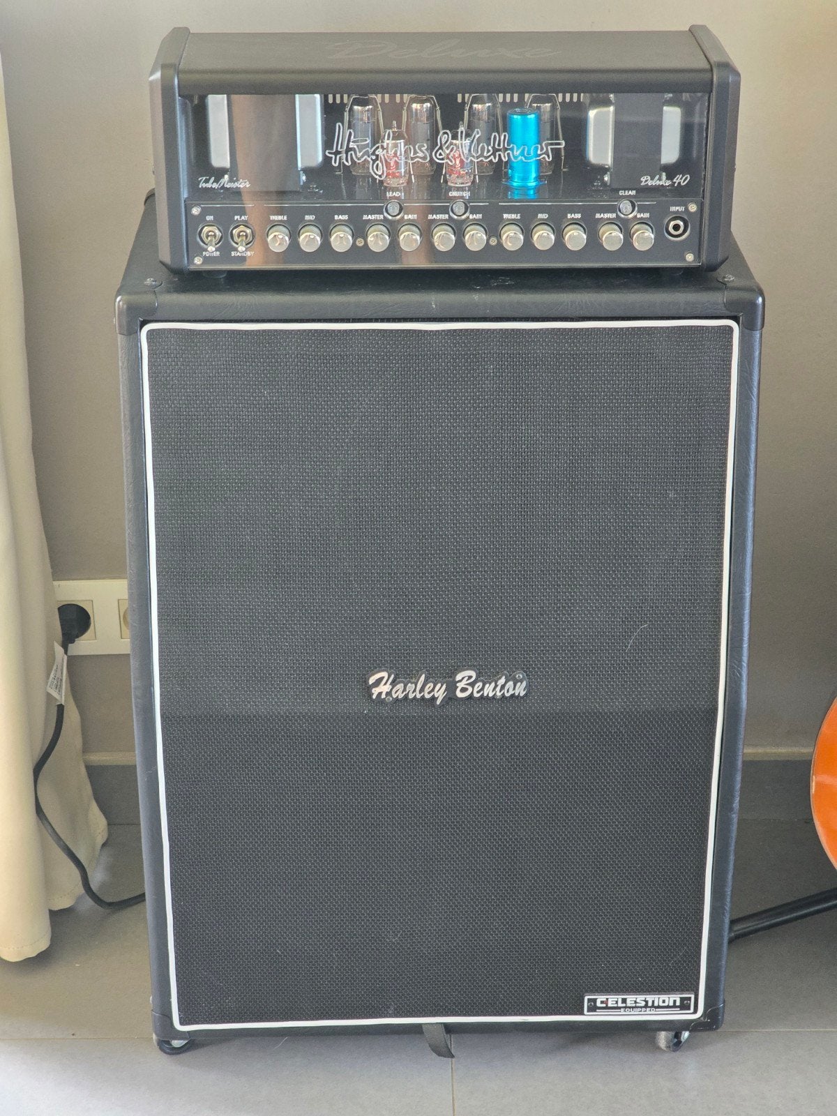 Hugues & Kettner Deluxe 40 + cabine 2x12 + pedaal, Muziek en Instrumenten, Versterkers | Bas en Gitaar, Ophalen
