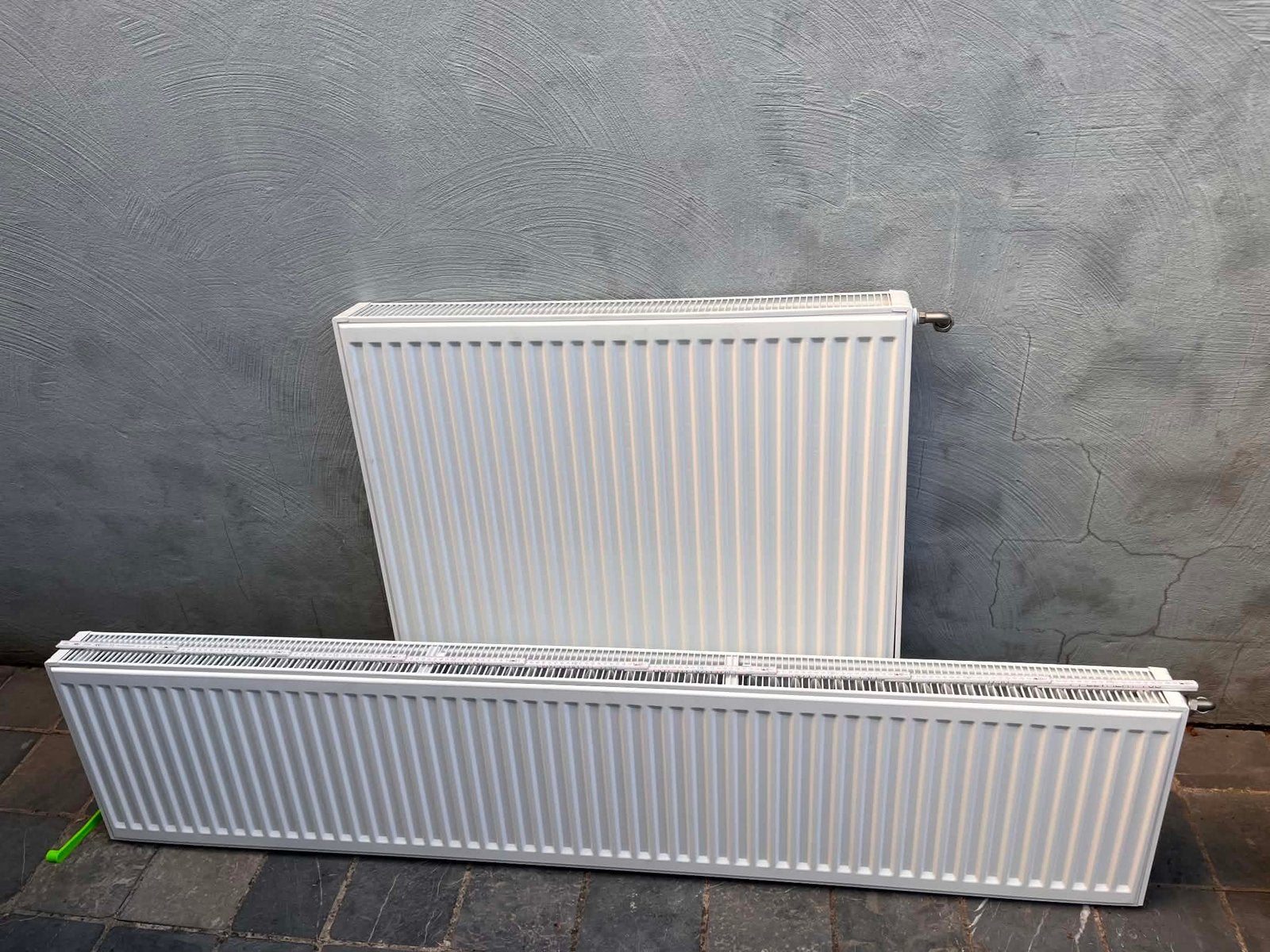 2 x radiator met toebehoren en slimme koppen Tado, Ophalen, Zo goed als nieuw, Radiator