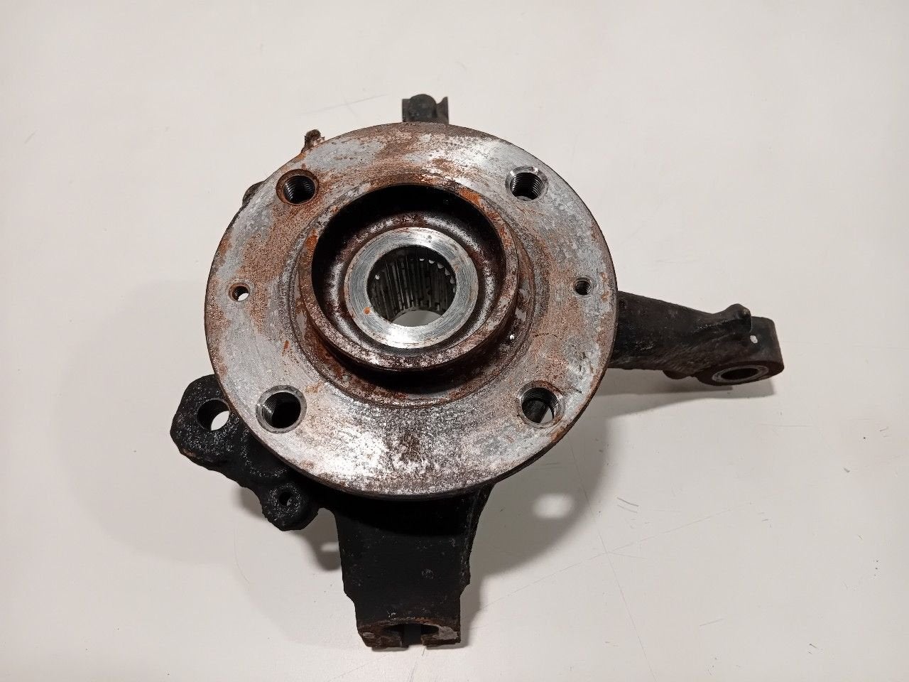 Wielnaaf links voor Opel Corsa, Auto-onderdelen, Onderdelen@venauto.nl, Van der Ven Autorecycling B.V., Gebruikt, Ettenseweg 76, 4706 PB Roosendaal, The Netherlands
