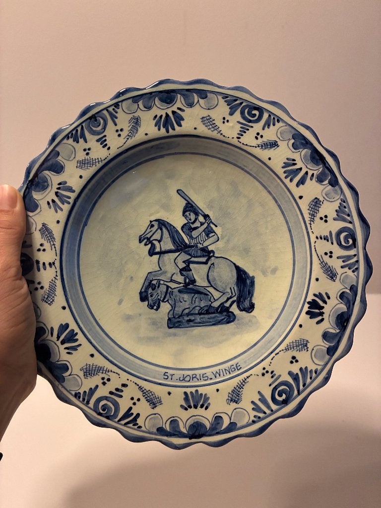 Antiek bord Delft 1947 - Sint-Joris-Winge embleem, Antiek en Kunst, Ophalen of Verzenden