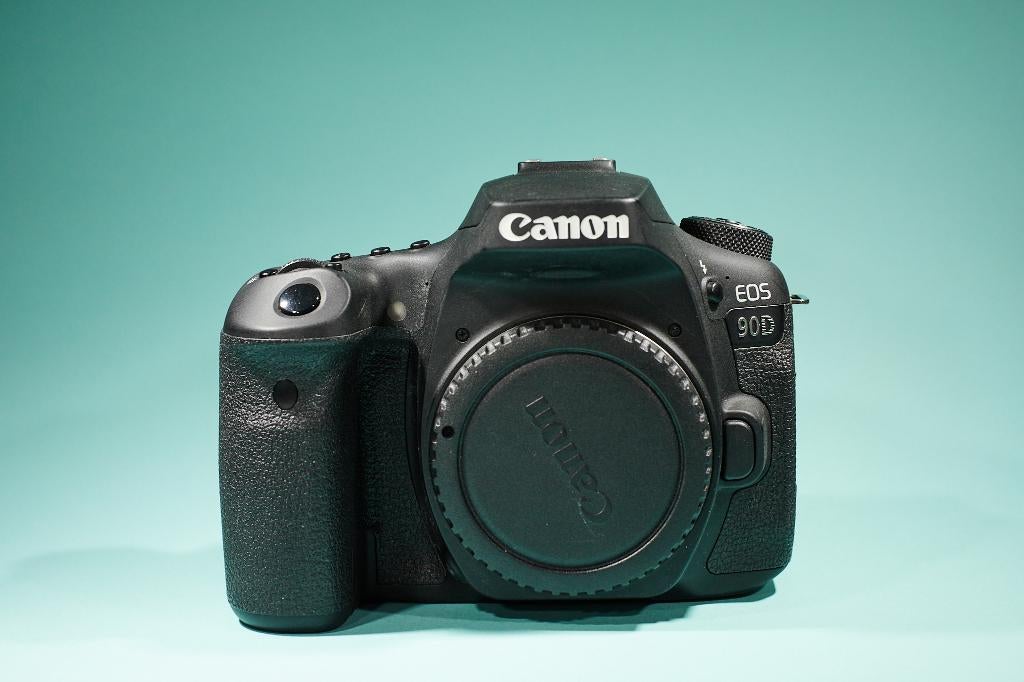 4900 clics CANON 90D 32 mp comme neuf, Canon, Comme neuf, Enlèvement, Reflex miroir