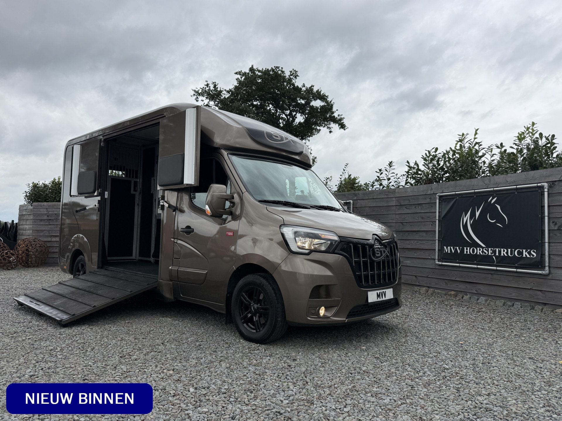 Renault Master | HORSETRUCK | STX | STALLION 3XL | 2020 | HE, Dieren en Toebehoren, Weduwestraat 12
4884MV  WERNHOUT, NL, Paardenwagentje NL | MVV HORSETRUCKS