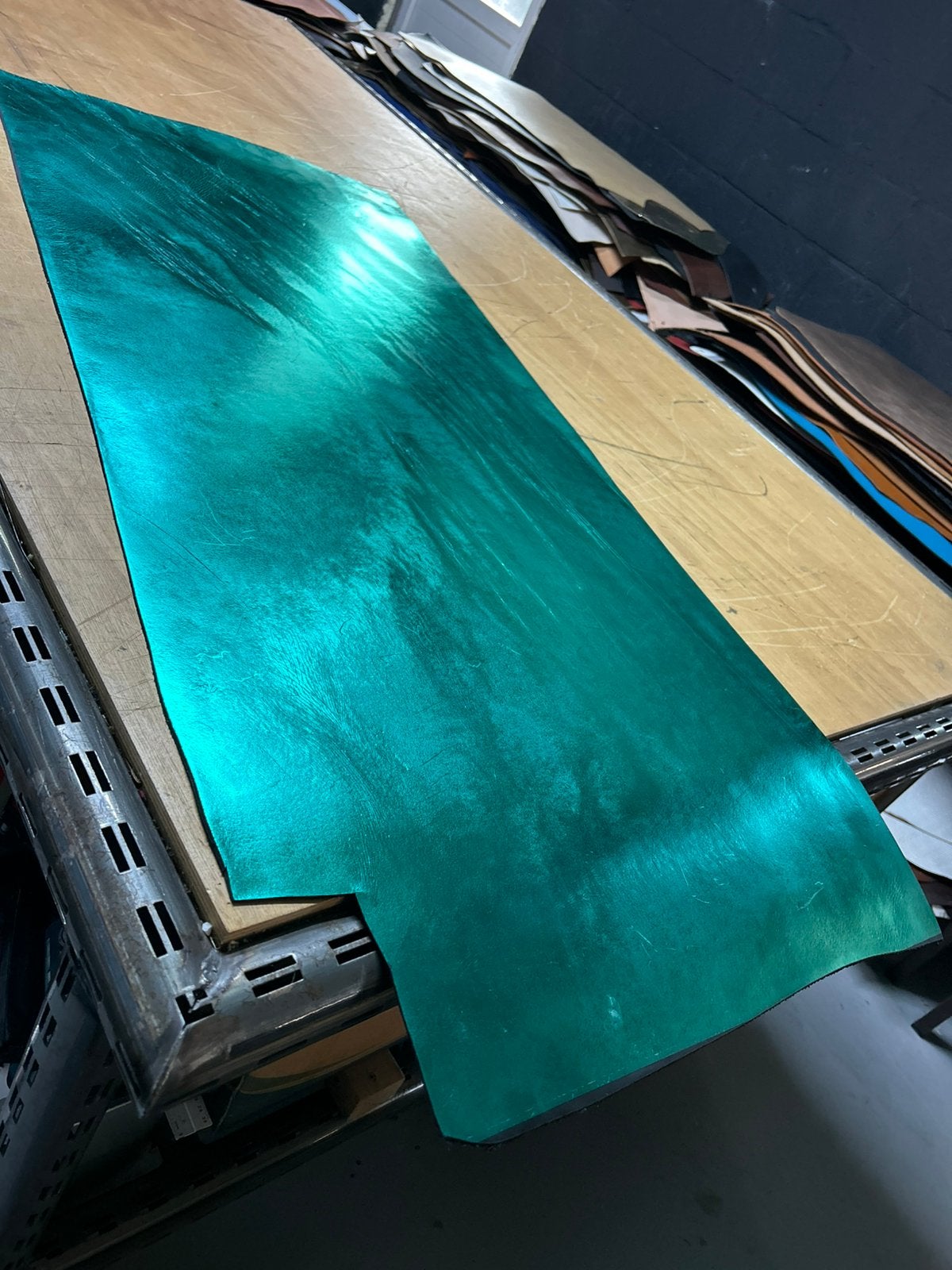 Groen patina-vintage tuigleer 3-3,5 mm dikte half soepel 73, Ophalen of Verzenden, Groen