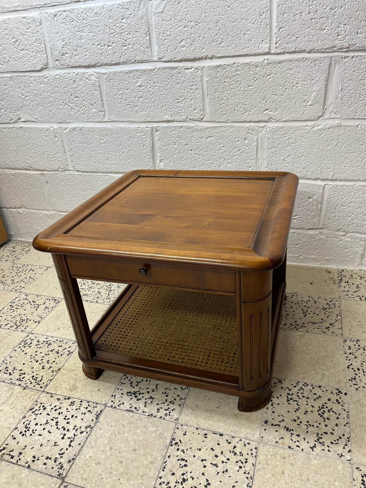 Table d’appoint en merisier, Antiquités & Art, Enlèvement