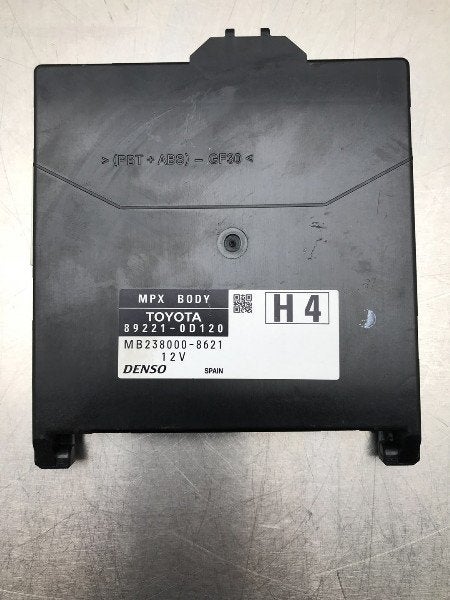 COMPUTER BODY CONTROL Toyota Yaris III (P13) (|892210D120|), Gebruikt, Toyota