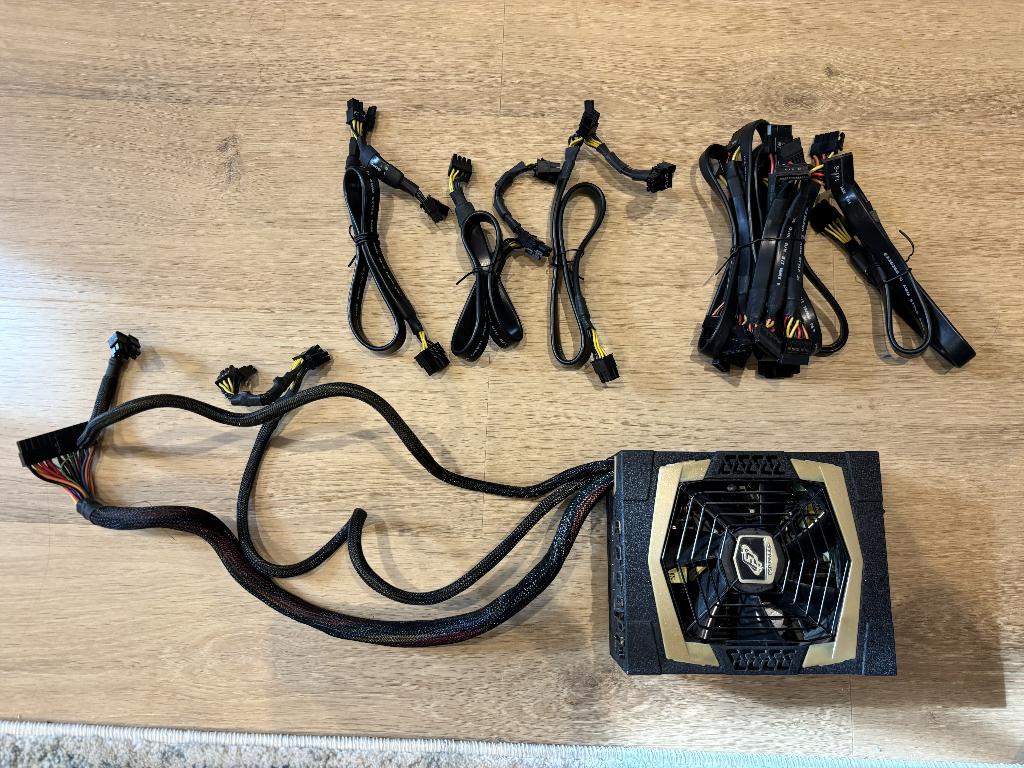 FSP AURUM PRO 1000W voeding — krachtig en betrouwbaar, Computers en Software, Ophalen of Verzenden, Gebruikt