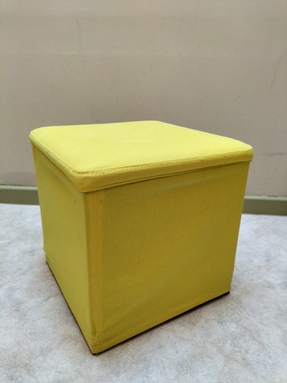 poef met opbergbox geel 36 cm, Enlèvement, Moins de 50 cm, Moins de 50 cm, Métal