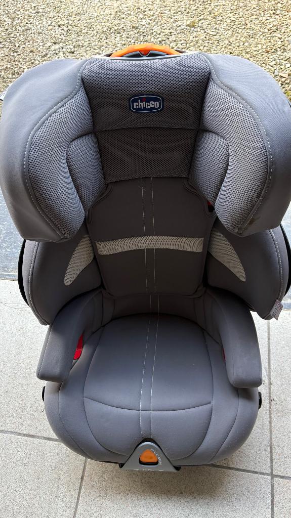 Auto kinderstoel, grijs, zeer stevig, isofix, vanaf 3 jr, Kinderen en Baby's, Autostoeltjes, Ophalen, Gebruikt, Chicco, Isofix