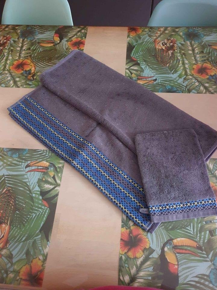 Mylene home & interieur Polka badlinnenset NIEUW, Huis en Inrichting, Ophalen of Verzenden, Nieuw, Handdoek
