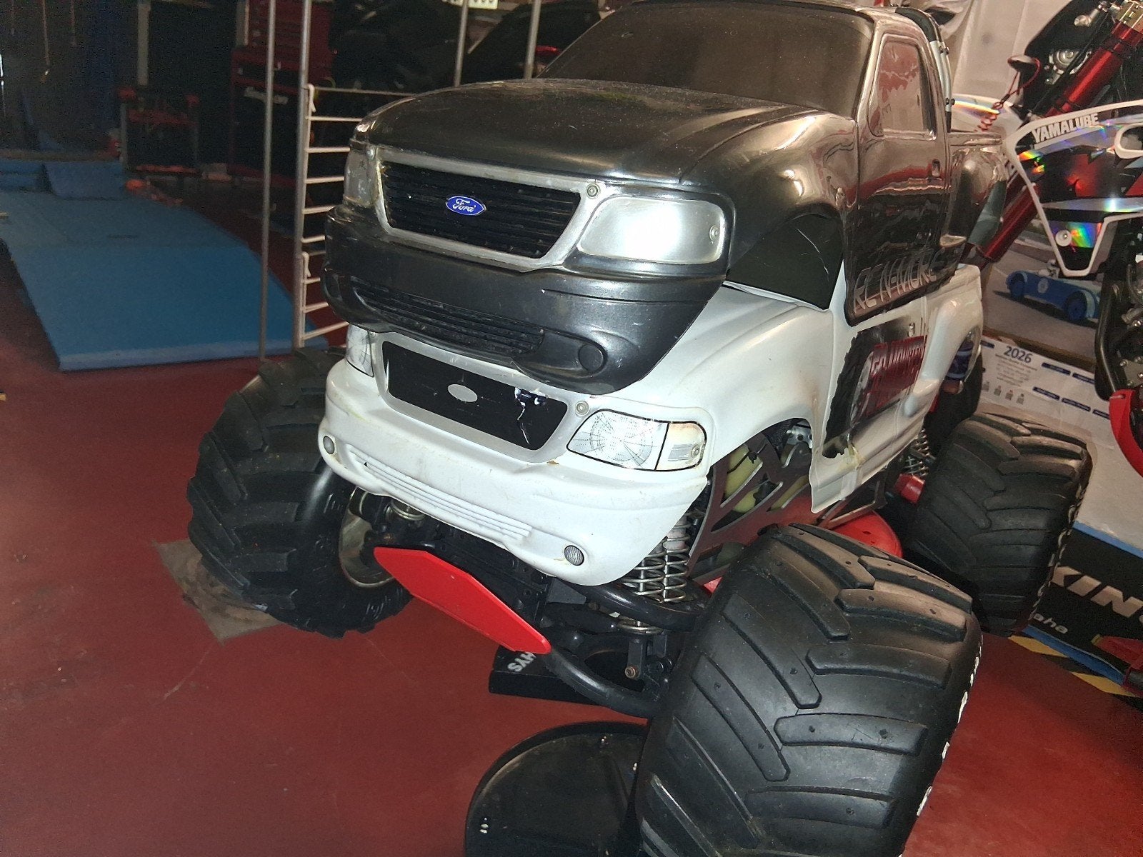 fg monster truck  prachtige staat vele 100den € extra's, Hobby en Vrije tijd, Benzine, Gebruikt, Auto offroad, Ophalen of Verzenden