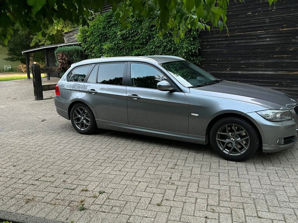 BMW 318d met gebroken distributieketting, Autos, BMW, Cuir, Argent ou Gris, Achat, Noir
