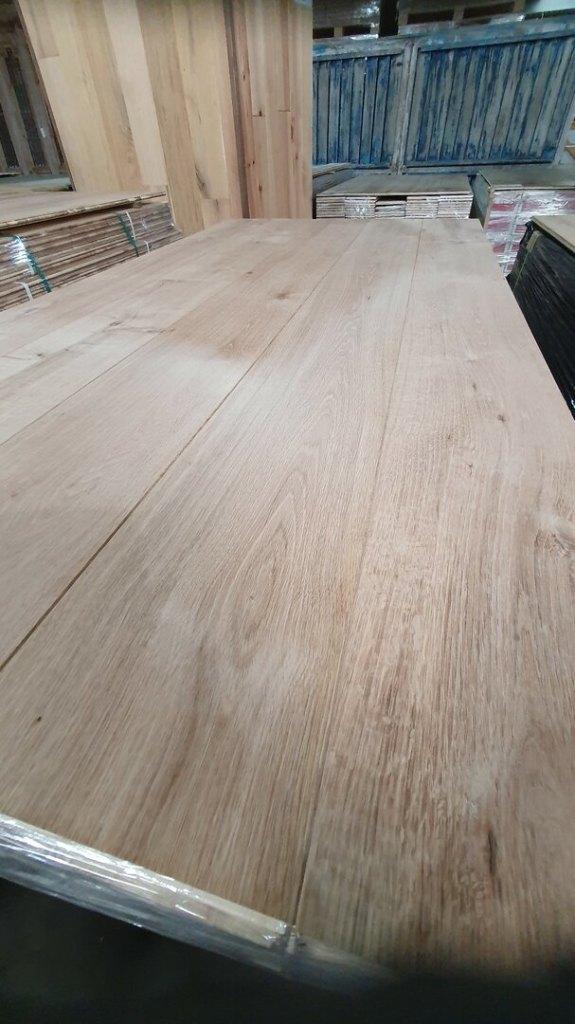 PARQUET RÉSIDUEL ;  MULTIPLATEAU EN CHÊNE DE 40,3 M2, Enlèvement