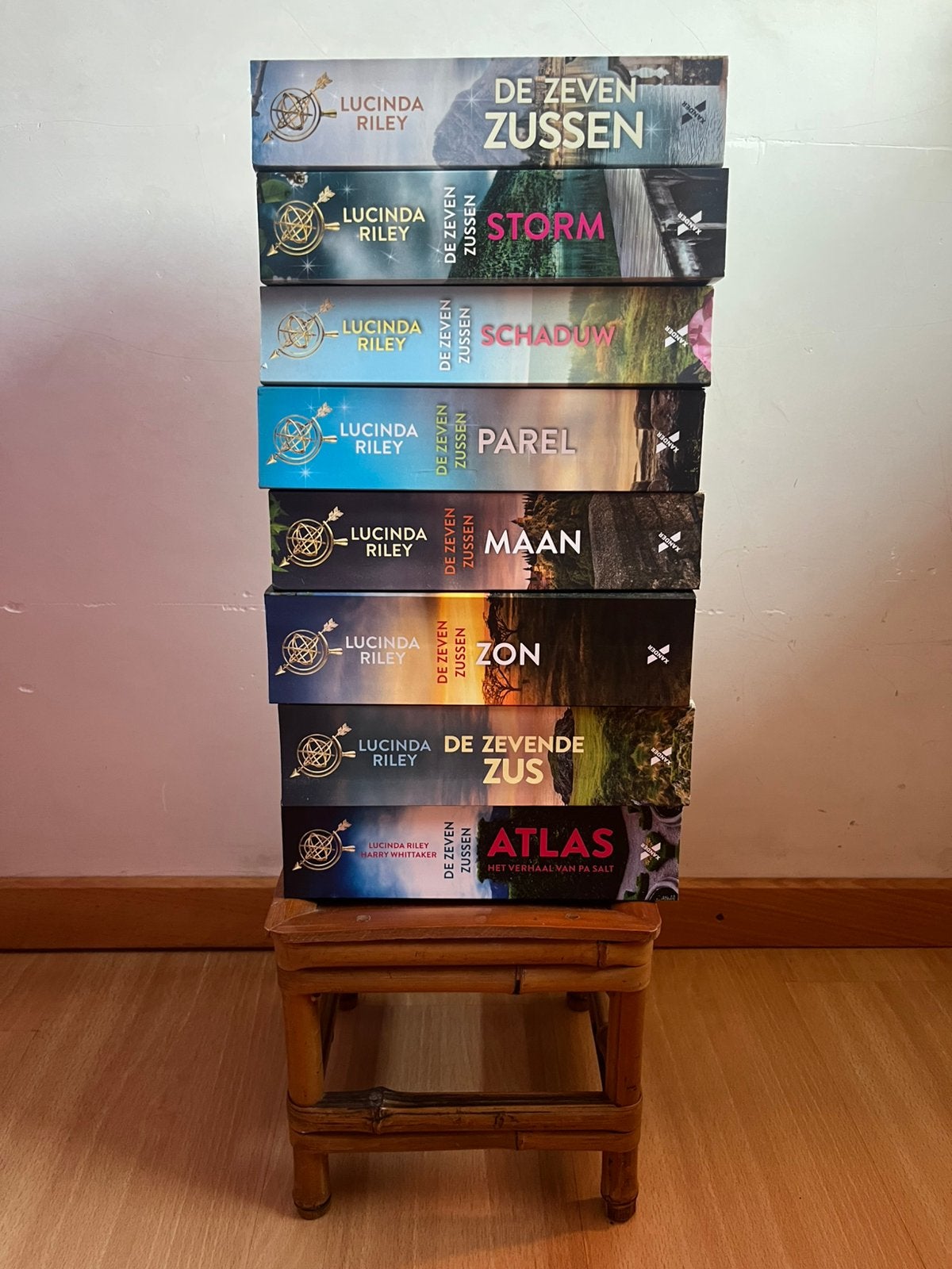 8 delige boekenreeks ‘De Zeven Zussen’, Boeken, Ophalen, Zo goed als nieuw