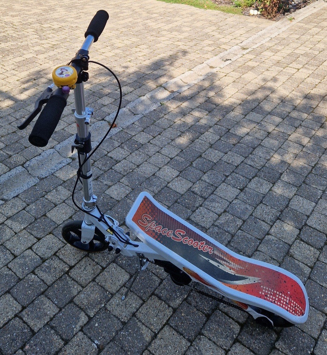 Trottinette Spade blanche, Enlèvement ou Envoi, Comme neuf, Autres types, Space Scooter