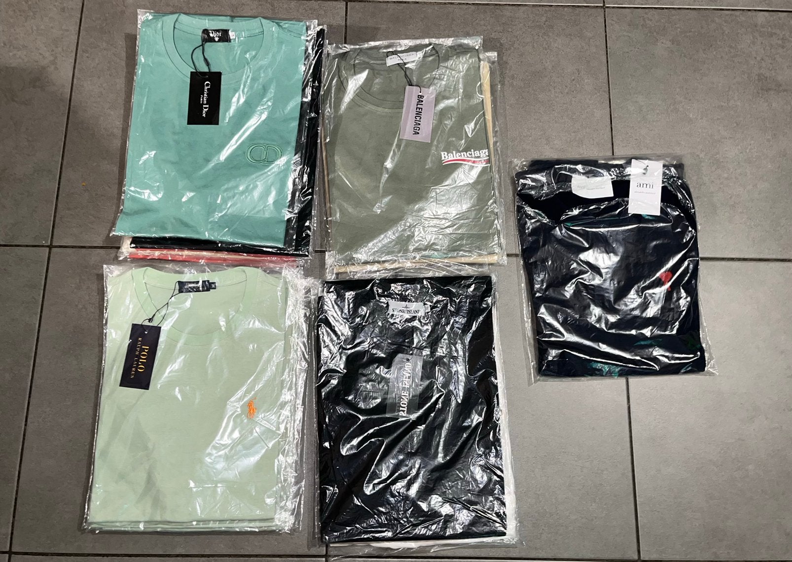 T-shirts en complete kleren set, Enlèvement, Comme neuf