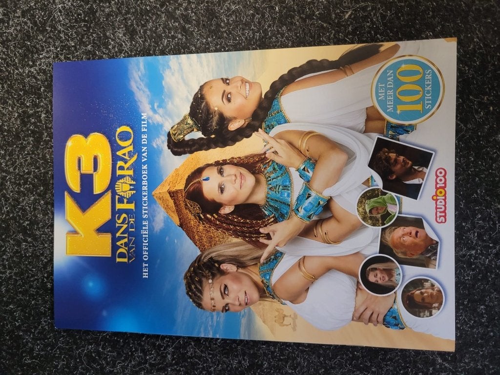 K3 Dans van de Farao – officieel stickerboek – 120 stuks, Ophalen of Verzenden, Nieuw, Fictie