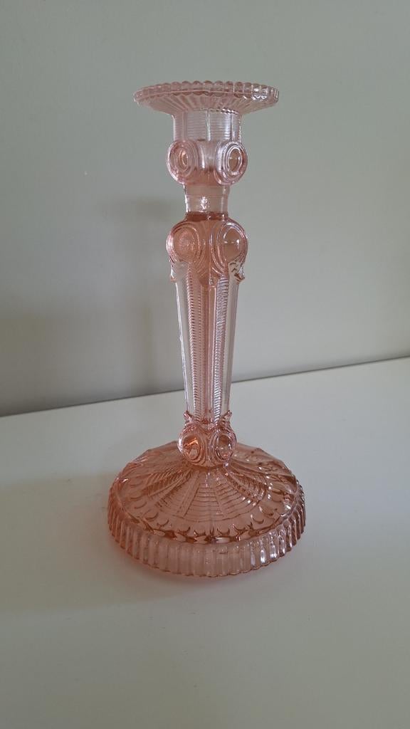 Art decot rosaline kandelaar met brede voet. Hoogte 22 cm, Enlèvement ou Envoi, Verre