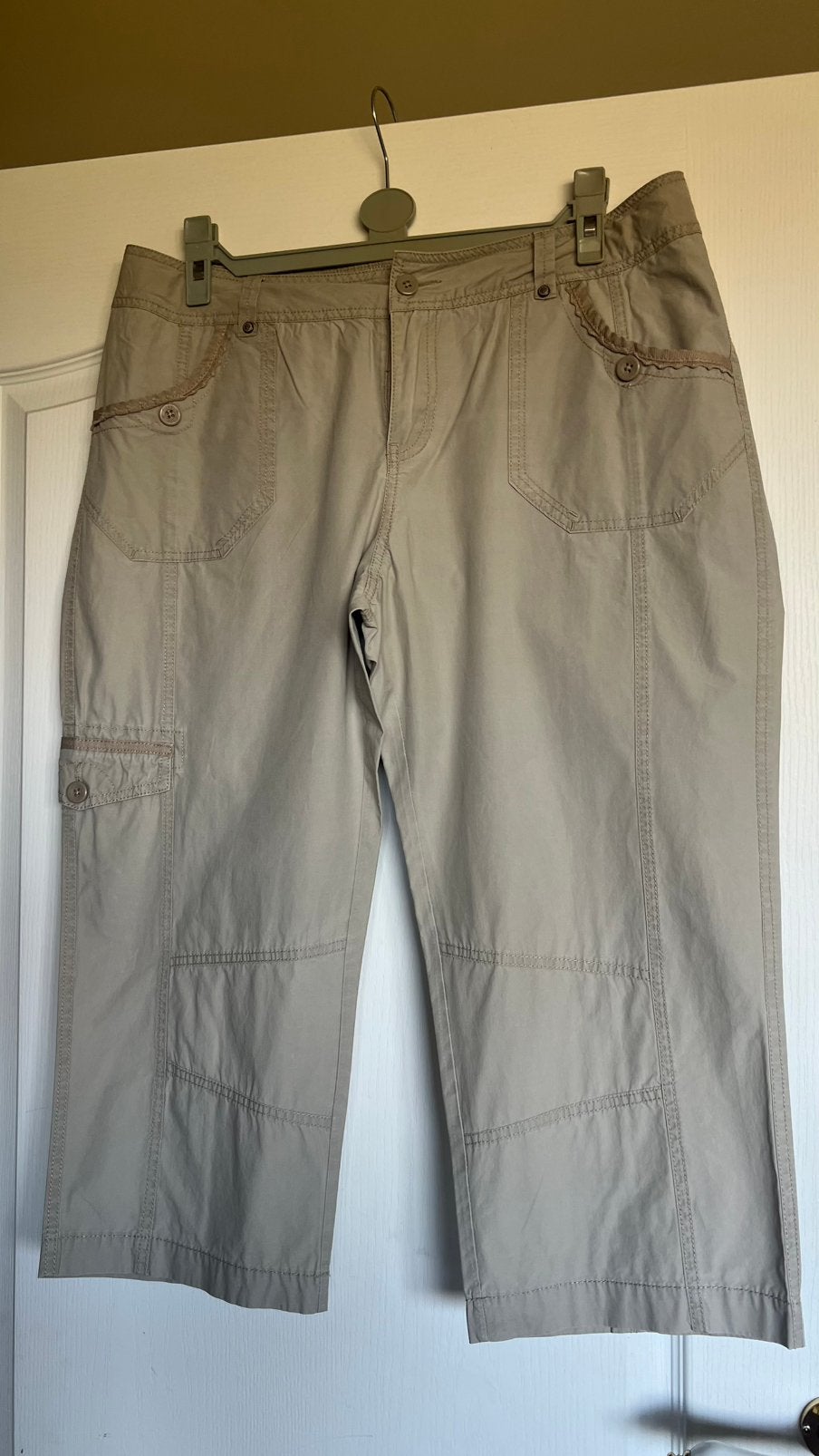 Dames 3/4 broek in maat 42 in 100% katoen, Kleding | Dames, Broeken en Pantalons, Ophalen, Zo goed als nieuw, Maat 42/44 (L), Beige