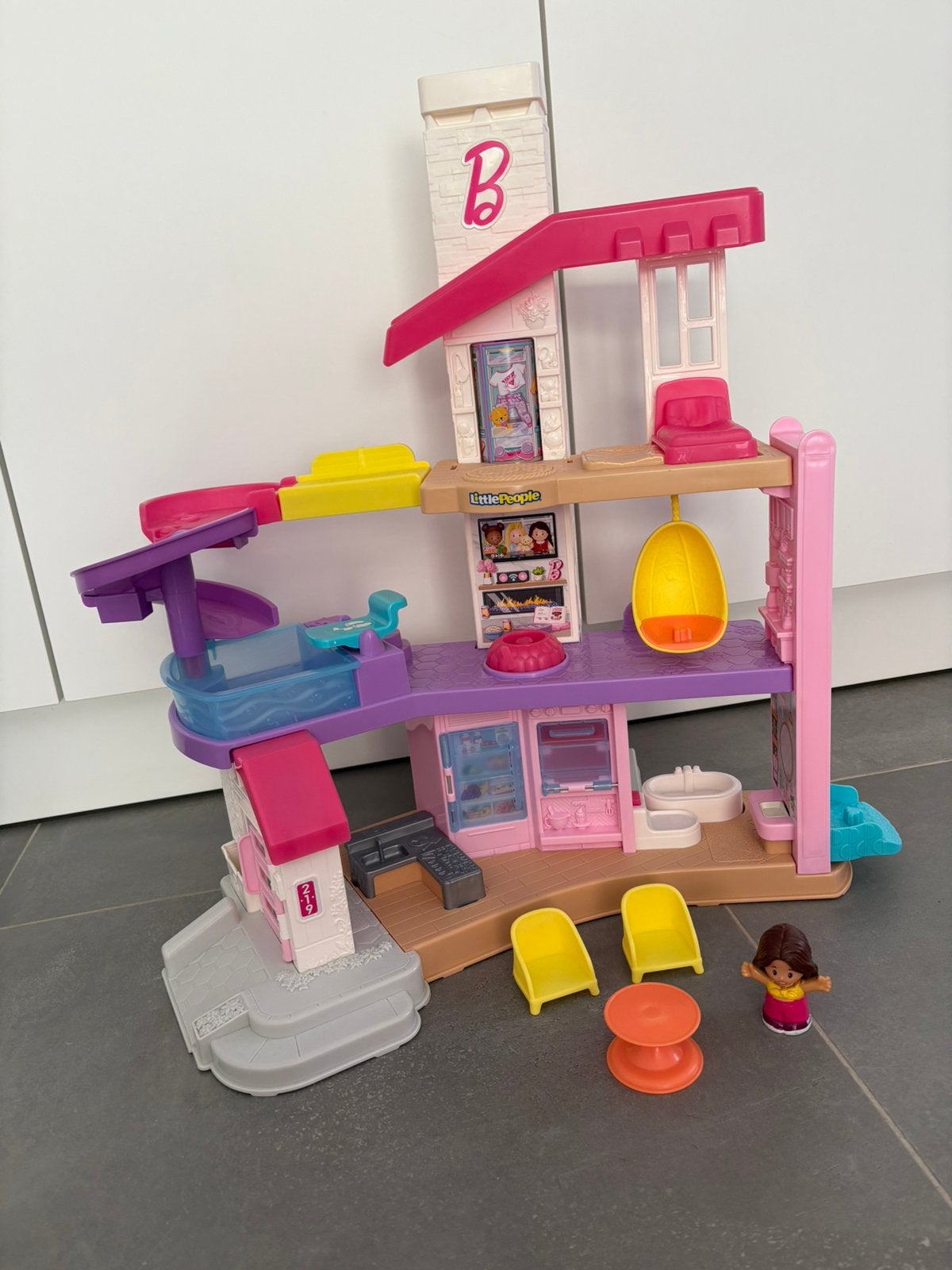 Little people woonhuis Barbie, Enfants & Bébés, Jouets | Maisons de poupées, Enlèvement, Comme neuf