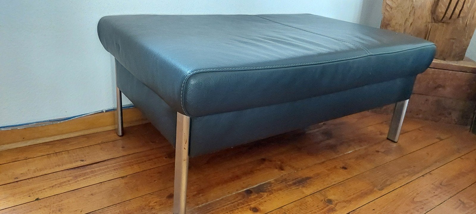 repose pieds cuir noir anthracite excellent état, Maison & Meubles, 100 à 125 cm, Comme neuf, Contemporain, Enlèvement