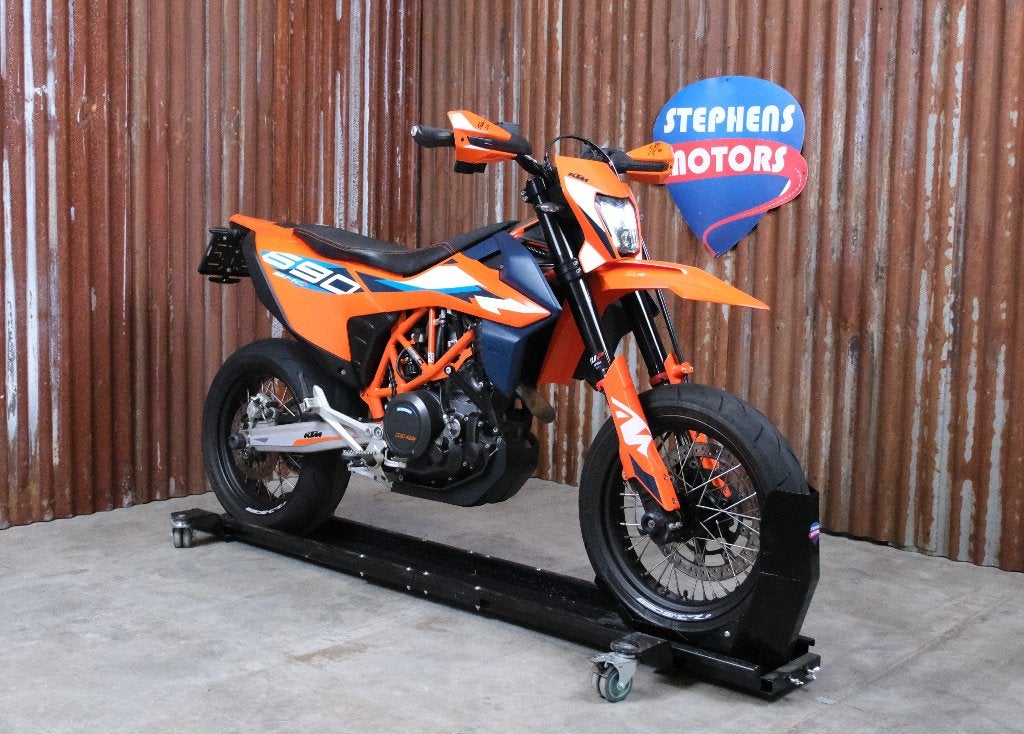 KTM 690 SMC R, Motoren, Motoren | KTM, Bedrijf, SuperMoto, meer dan 35 kW, 2 cilinders, Motorrijbewijs A, ABS, LED Verlichting