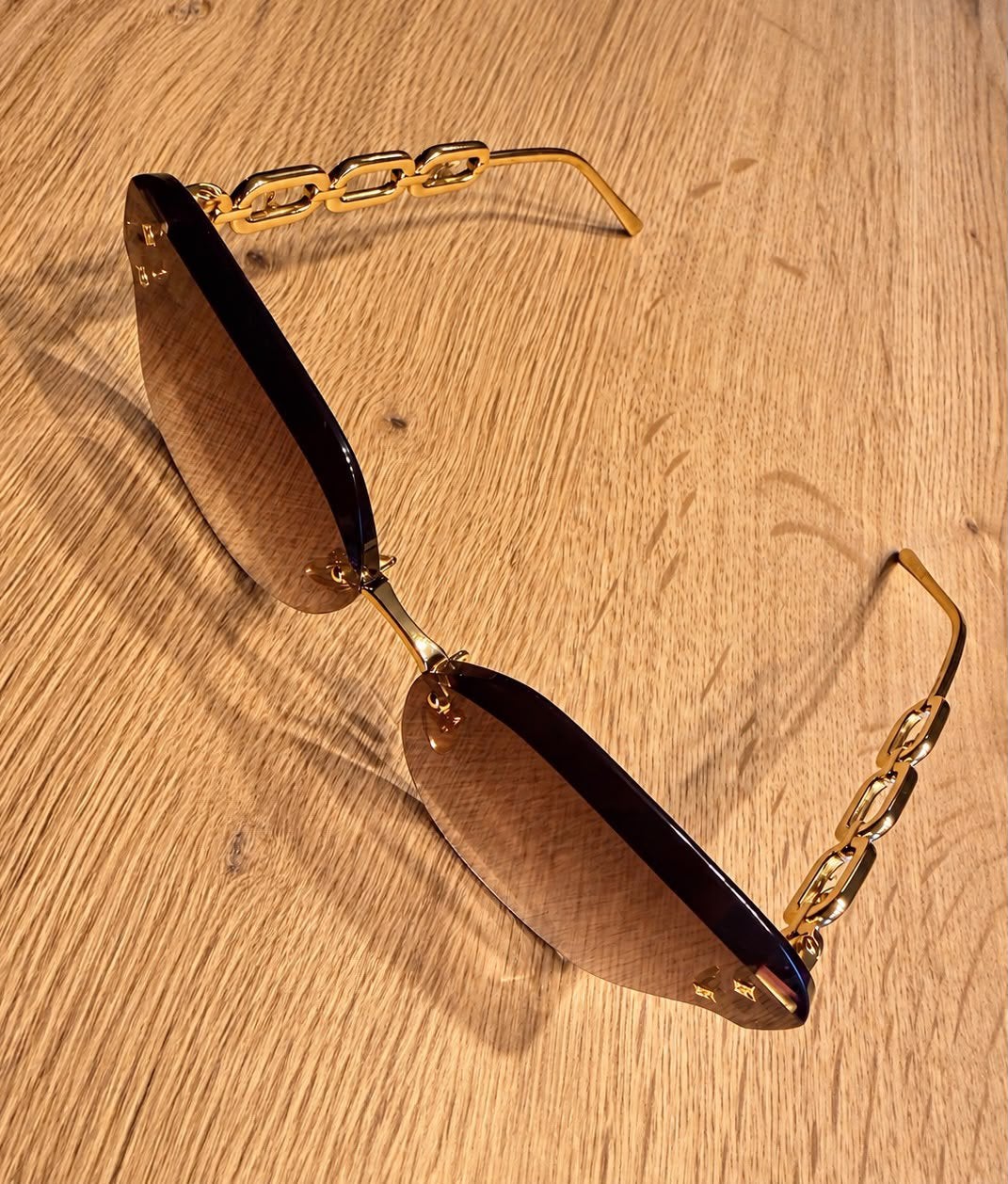 Louis Vuitton zonnebril – splinternieuw!, Handtassen en Accessoires, Ophalen, Zo goed als nieuw, Zonnebril