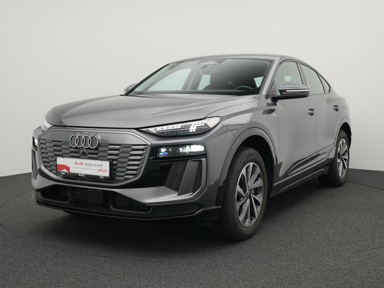 Audi Q6 Sportback e-tron S line Daytonagrijs 83 kWh 45, Auto's, Elektrisch, Handgeschakeld, Geheel digitaal combi-instrument, Zilver of Grijs