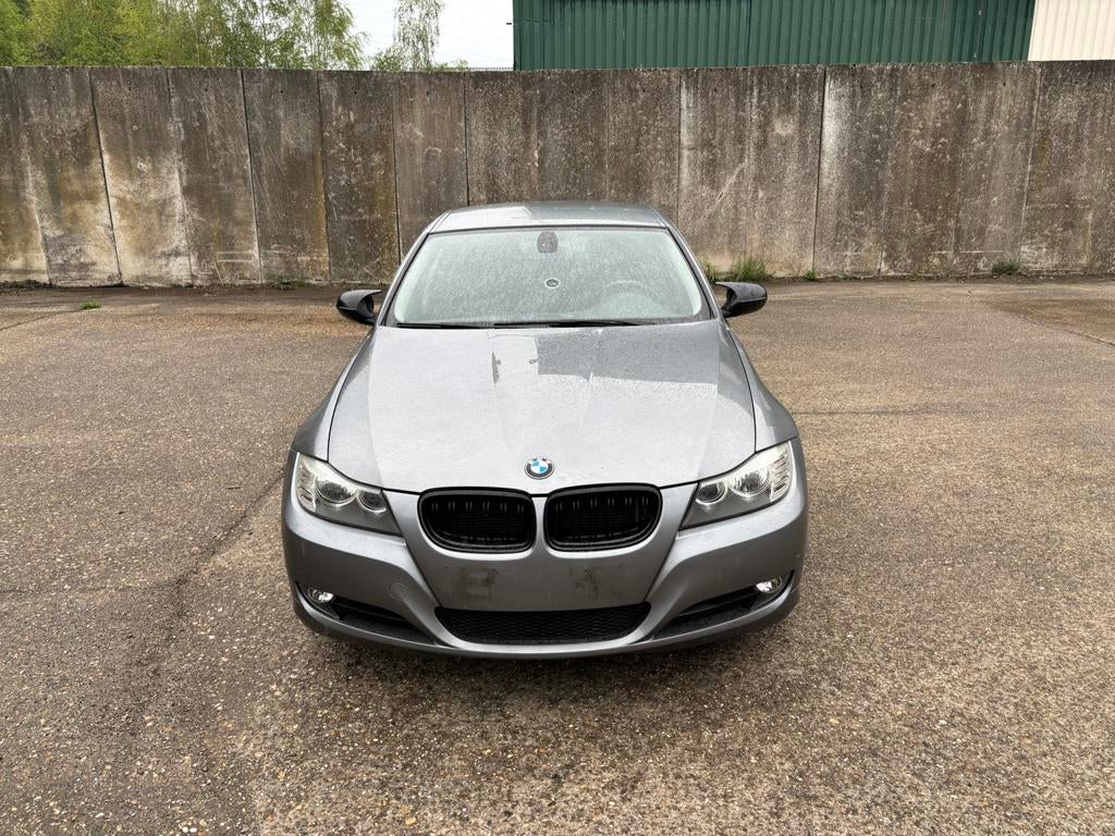 Bmw E90 essence 104000km, Cuir, Argent ou Gris, Achat, Boîte manuelle