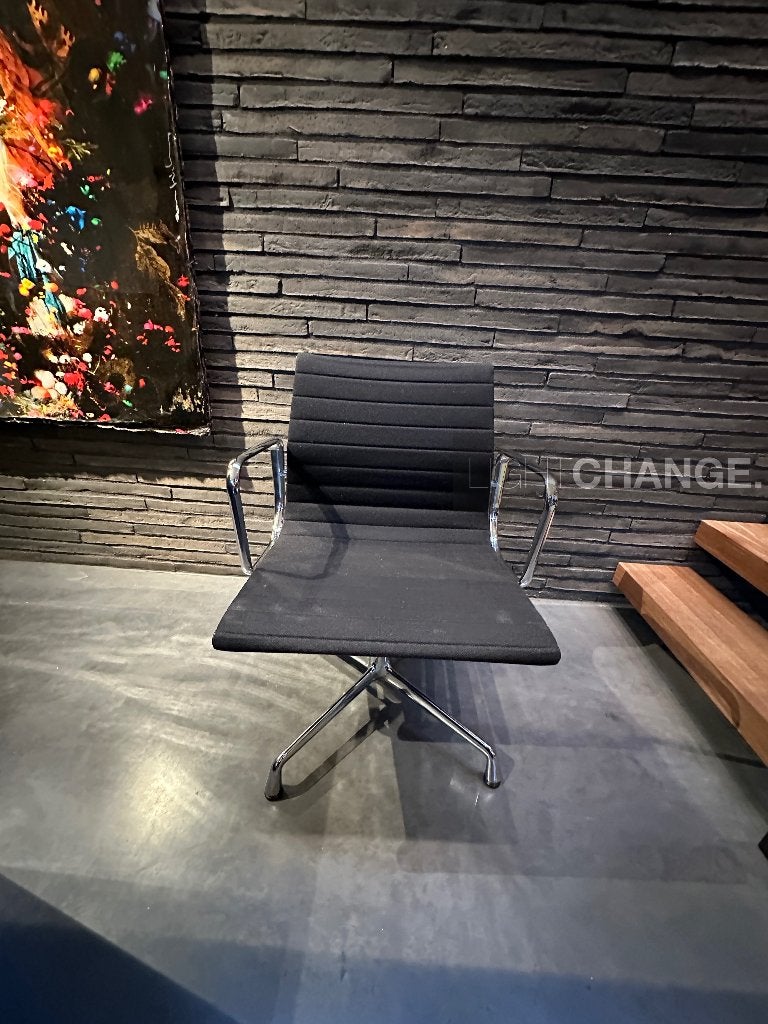 Vitra EA108 Aluminium Chair EA 108 bureaustoel zwart €550,-, Huis en Inrichting, Ophalen, Zo goed als nieuw, Zwart, Bureaustoel