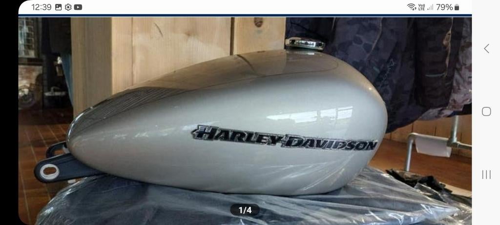Harley-davidson breakout Benzinetank, Motoren, Ophalen of Verzenden