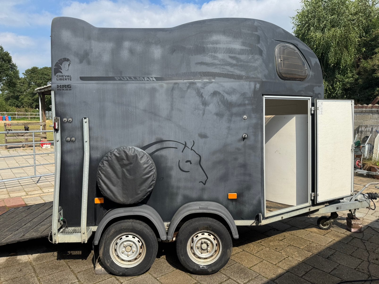 Cheval Liberté 2p, Ophalen, Gebruikt, Polyester, 2-paards trailer