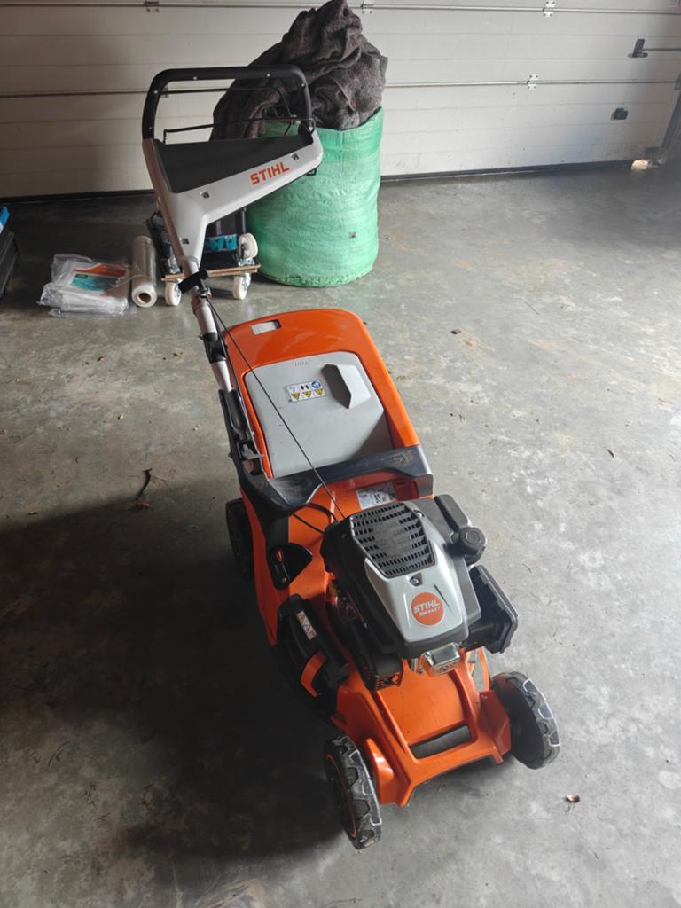 Stihl grasmaaier, Tuin en Terras, Grasmaaiers, Ophalen, Viking / Stihl, Zo goed als nieuw, Benzine-grasmaaier