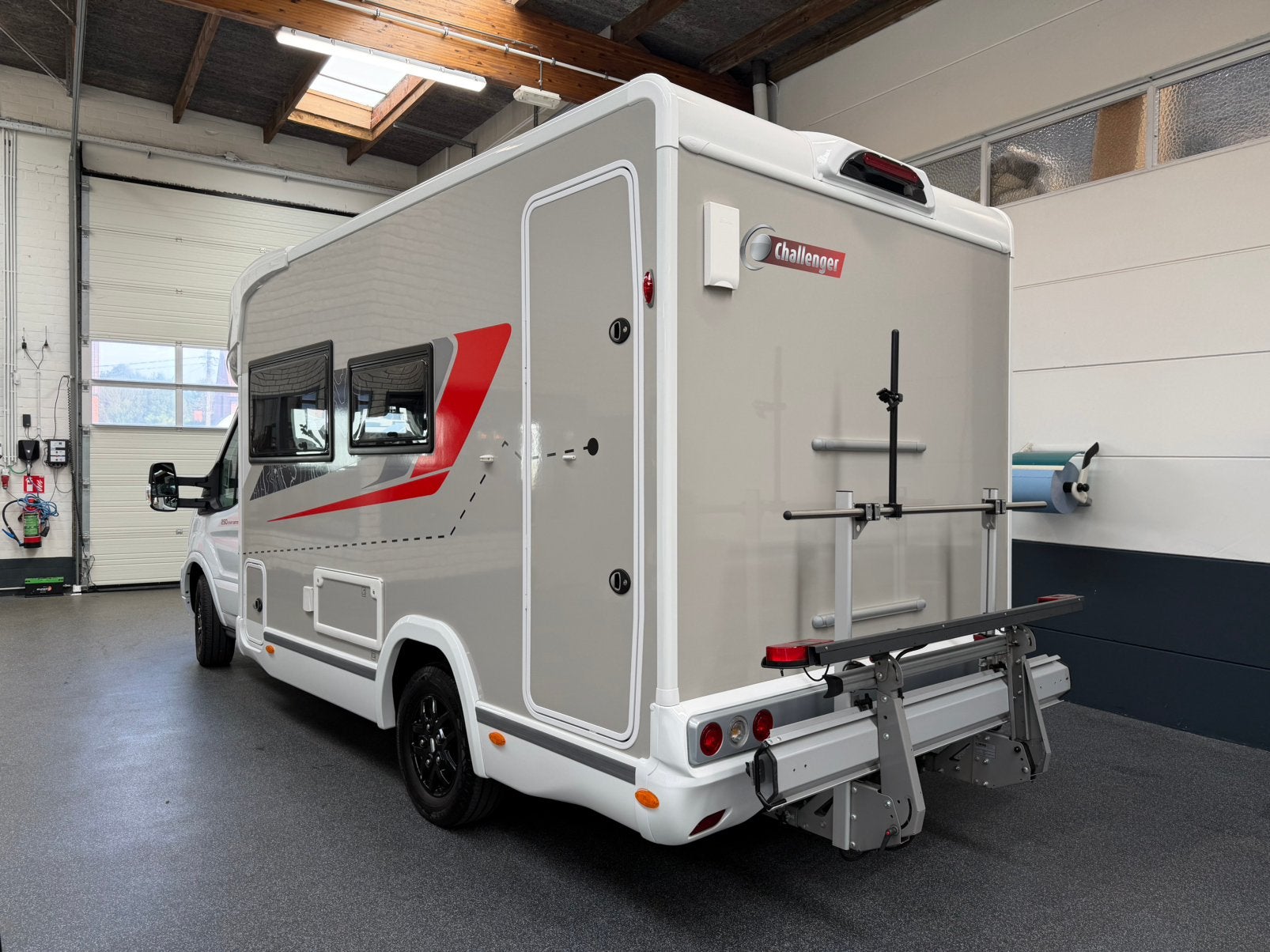Ford Transit Challenger 250 Édition Start, Caravanes & Camping, Jusqu'à 4, Boîte manuelle, Ford, Douche