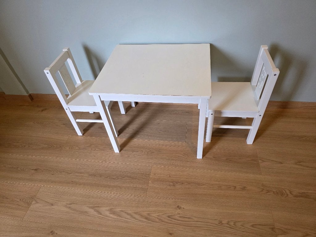 Table blanche pour enfants + 2 chaises, Enlèvement, Utilisé, Table(s) et Chaise(s)
